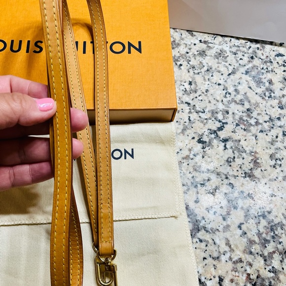 Sold-Louis Vuitton vachetta crossbody strap - Picture 3 of 5